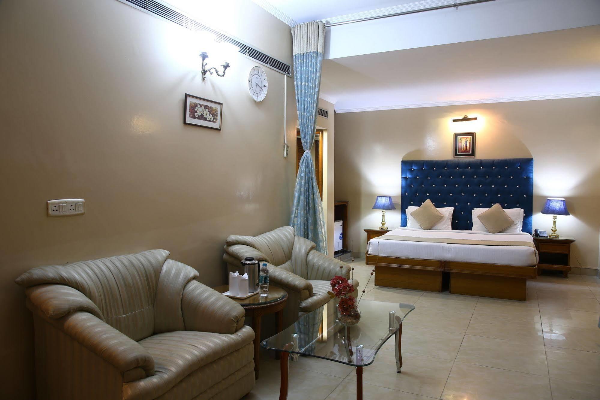 Fabhotel Conclave Executive Nehru Place New Delhi Eksteriør billede